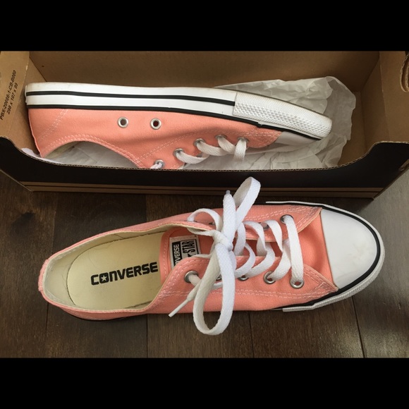 BNIB pink Converse - Picture 4 of 5